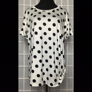 XXL white with black polkadot knotted short sleeve top. NWT